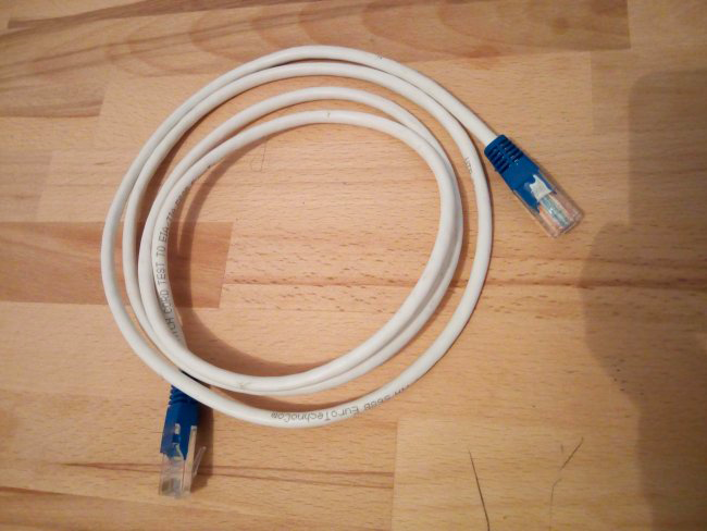 Verbind uw internetbox met uw Ordissimo via een "Ethernet"-kabel.