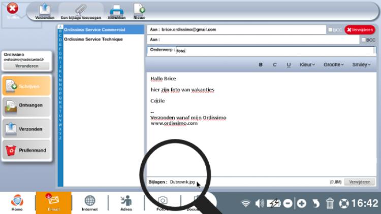 Hoe verstuur ik een e-mail met een bijlage?